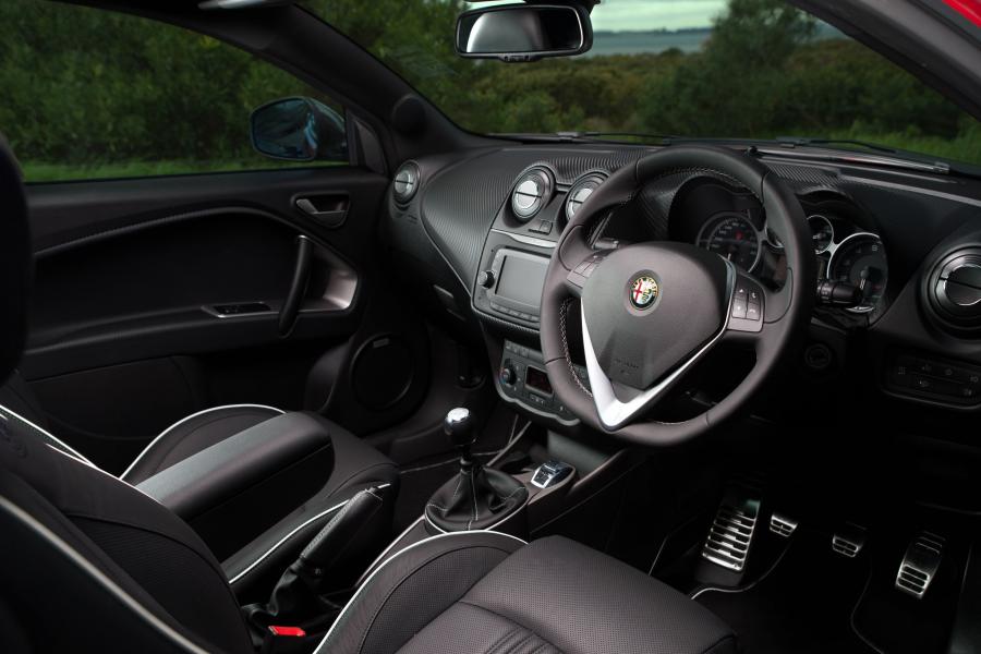 Интерьер Alfa Romeo MiTo Quadrifoglio Verde (955) 2014 года  (AU) (фото 9 из 19)